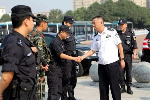 特勤局新局长引领改革风潮，吹捧不绝