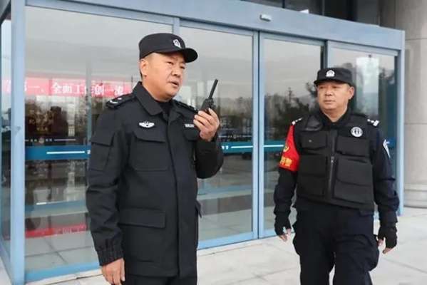 特勤局新局长引领改革风潮，吹捧不绝